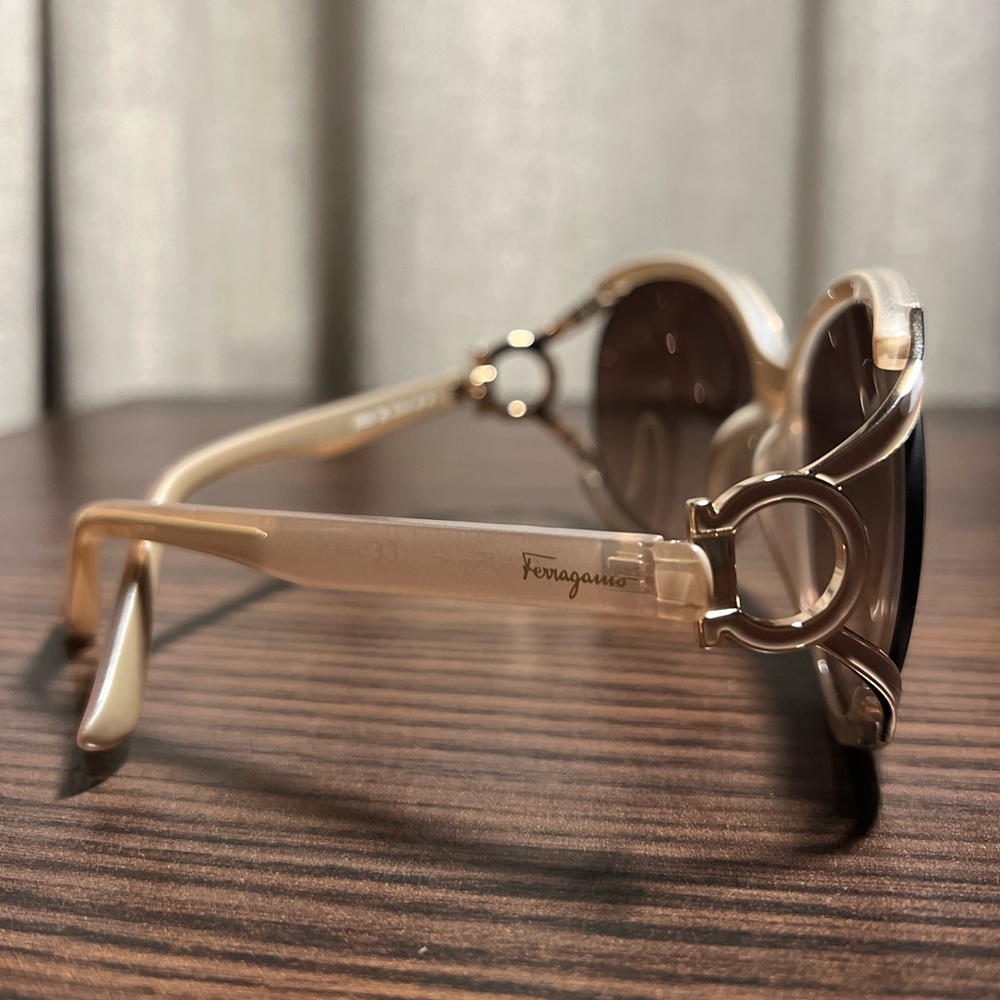 Ferragamo sunglasses women's